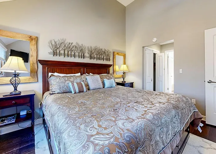 Pool, Golf, Marina! Galena Territory * Guilford